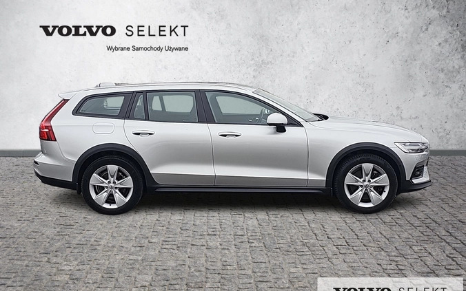 Volvo V60 Cross Country cena 169900 przebieg: 61578, rok produkcji 2021 z Toruń małe 667